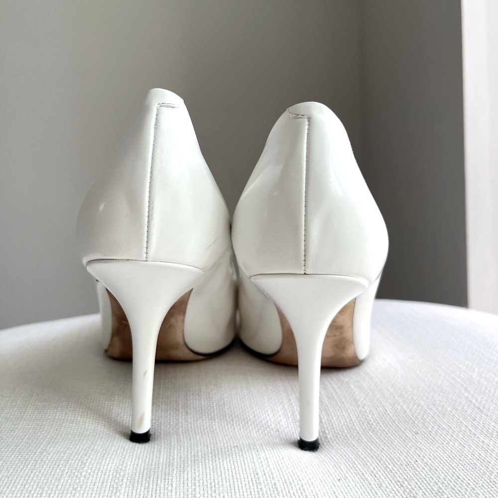 Burberry 38 White Tan and Black Pumps - Picture 3 of 6